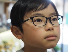 子供たちの「今」と「将来」の眼を守る眼鏡サムネイル
